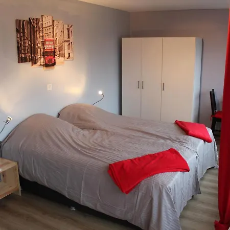 Gorgeous Group For 20 People With Sauna, Within Walking Distance Of The Beach